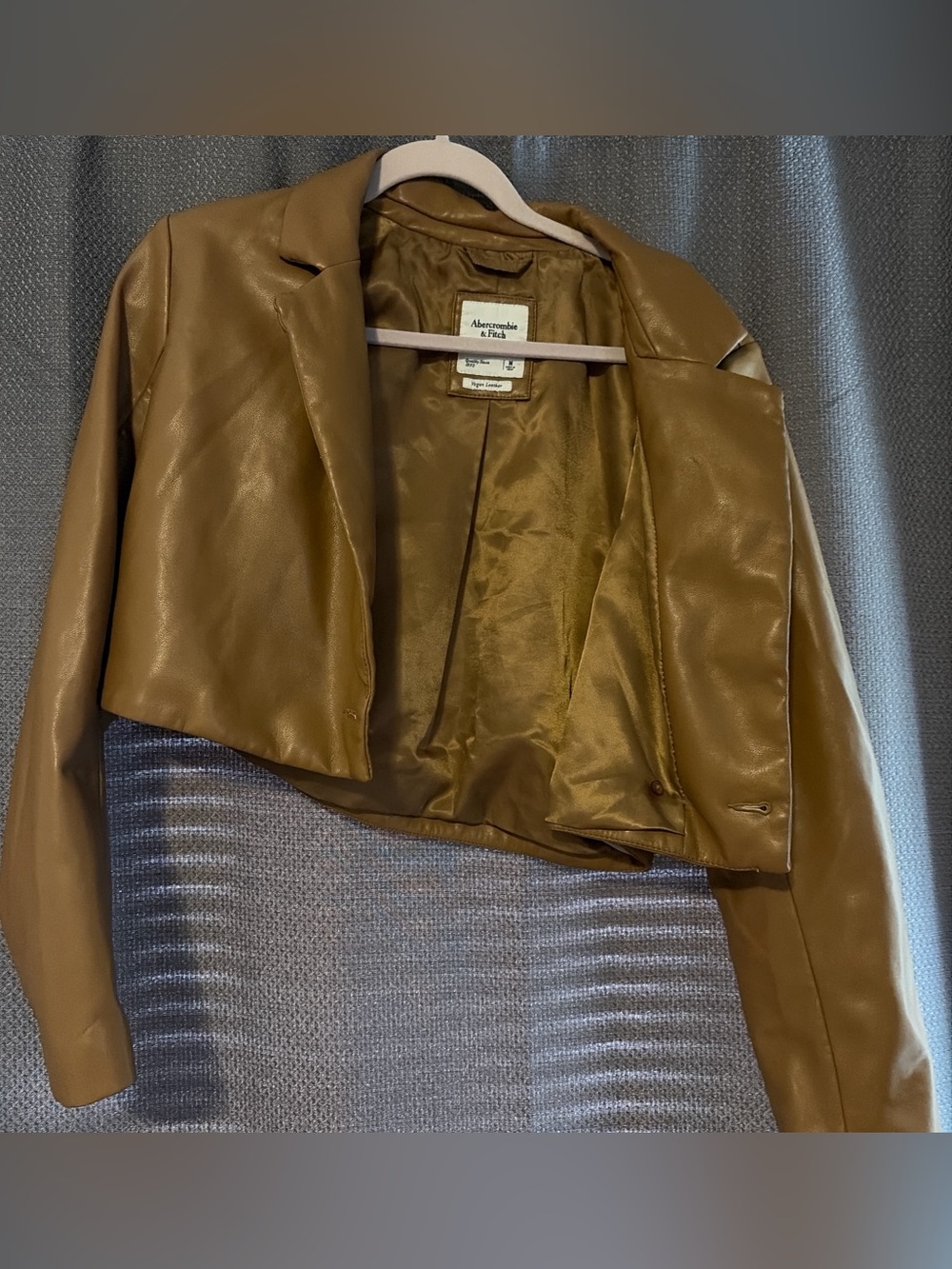 Abercrombie & Fitch Vegan Leather
Cropped Blazer (brown/tan)